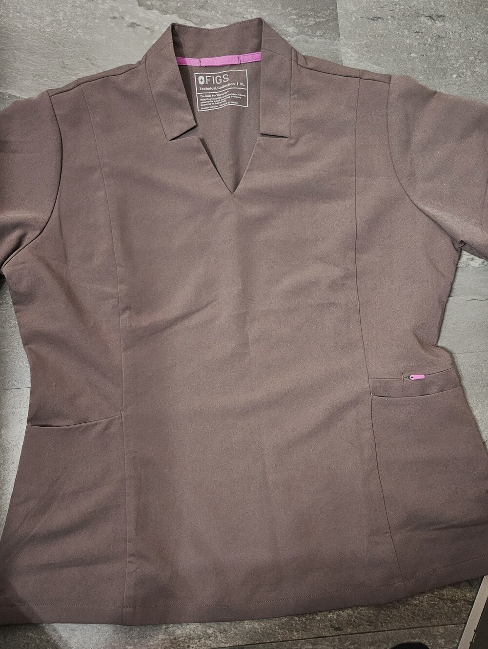 FIGS Women's Inala Slim Scrub Top. Short Sleeves. Smokey Taupe. Size XL.